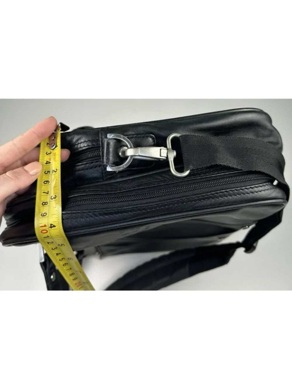 Kenneth Cole Black Leather Laptop Business Messenger Bag with Shoulder Strap
